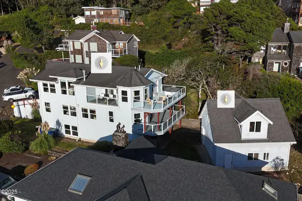 1924 NE 71 St, Lincoln City, OR 97367