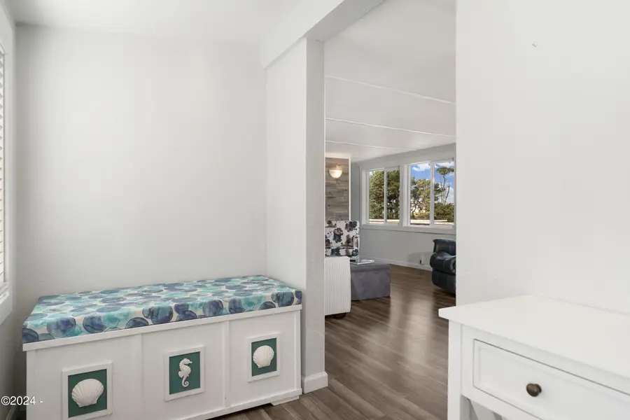 4875 N Hwy 101, Depoe Bay, OR 97341 - Image #2