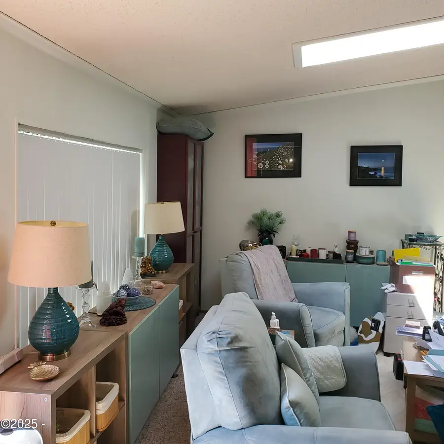 211 NE 70th, Newport, OR 97365 - Image #2