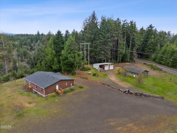 135 SW Wakonda Beach, Waldport, OR 97394