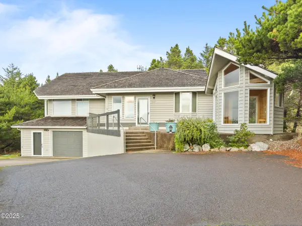 4147 NW Hidden Lake, Waldport, OR 97394