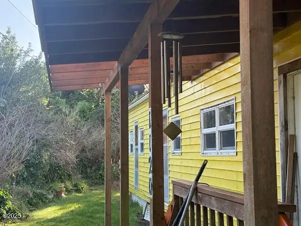 1120 S Crestline, Waldport, OR 97394