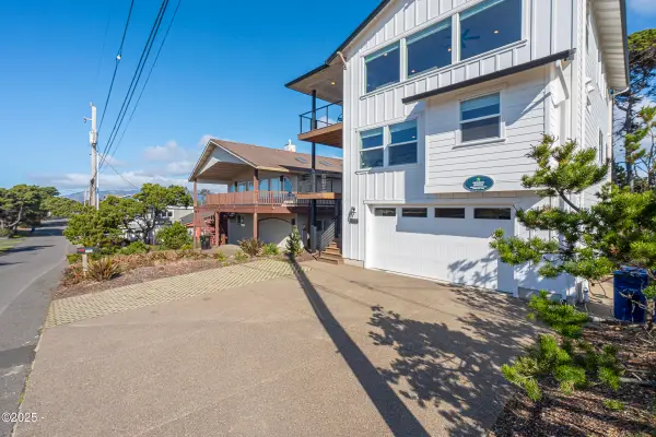 2150 NW Inlet Avenue, Lincoln City, OR 97367