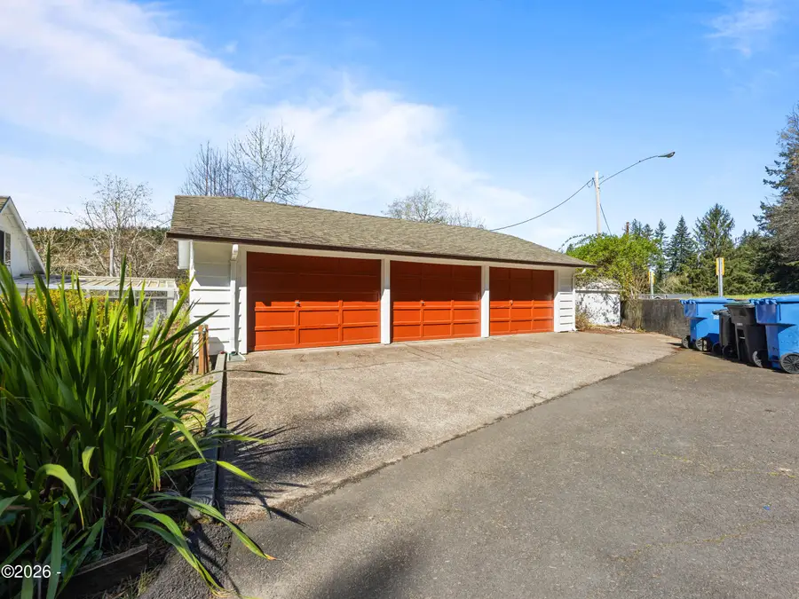534 NW Skyline, Toledo, OR 97391 - #2
