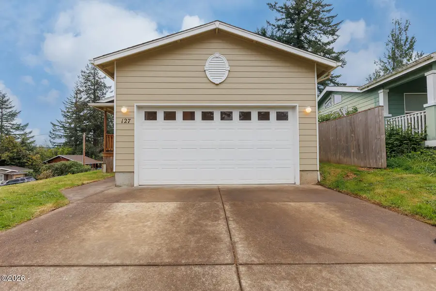 127 SE Elder, Toledo, OR 97391 - #2