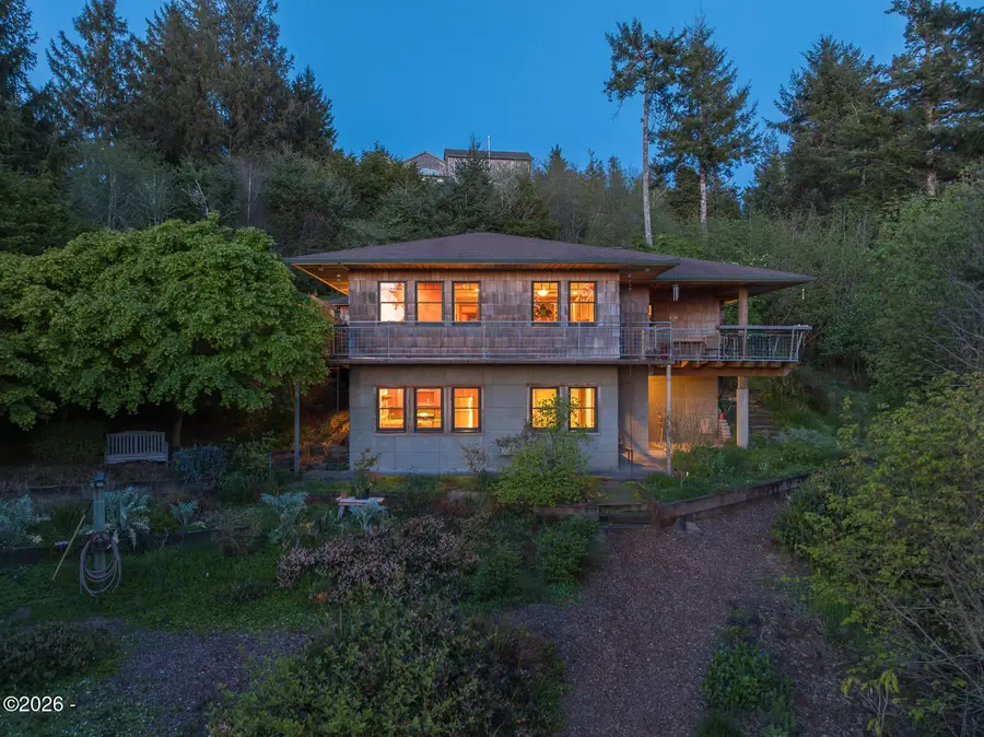 363 SE Back Bay Dr, Newport, OR 97365 - #2