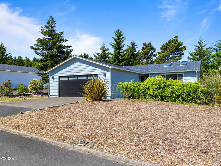 720 SE Bird Ave, Waldport, OR 97394 - #3