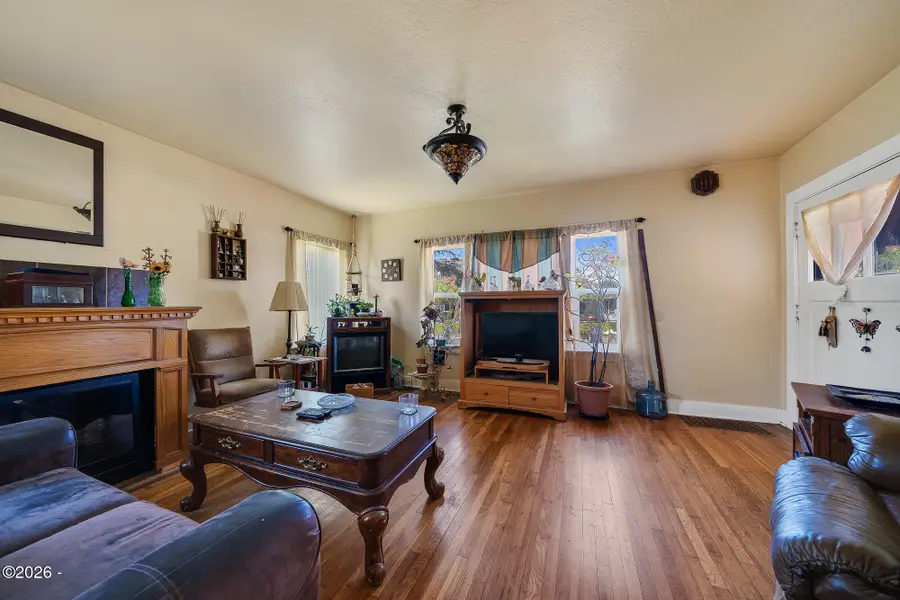 1313 1st, Tillamook, OR 97141 - #3