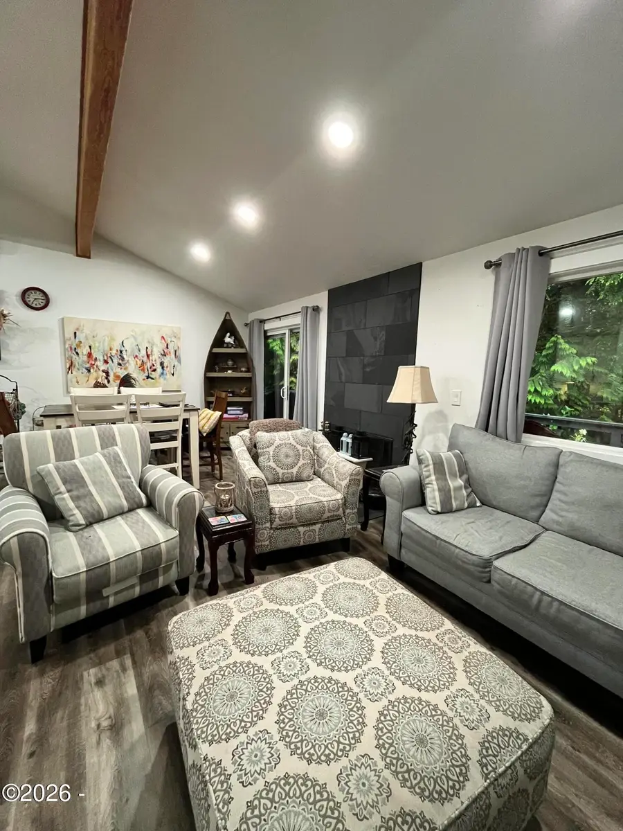 190 SW The Pines, Depoe Bay, OR 97341 - #3