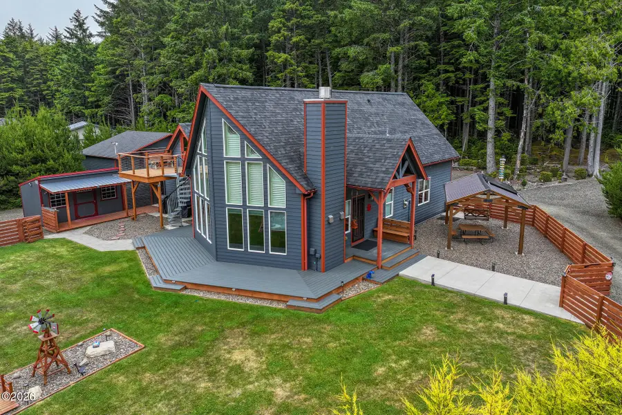 810 SW Wakeetum St, Waldport, OR 97394 - #2