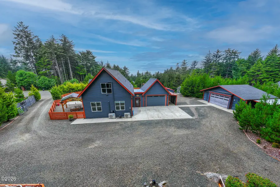 810 SW Wakeetum St, Waldport, OR 97394 - #3