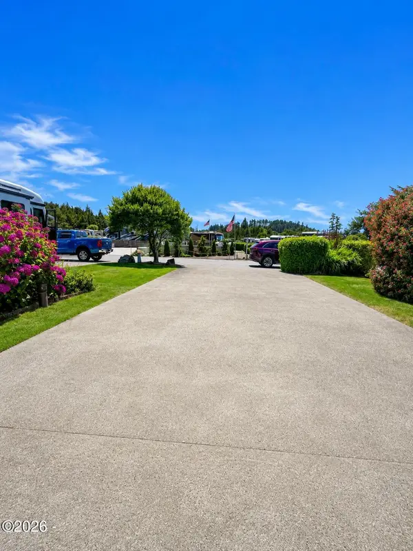 6225 N Coast, Newport, OR 97365
