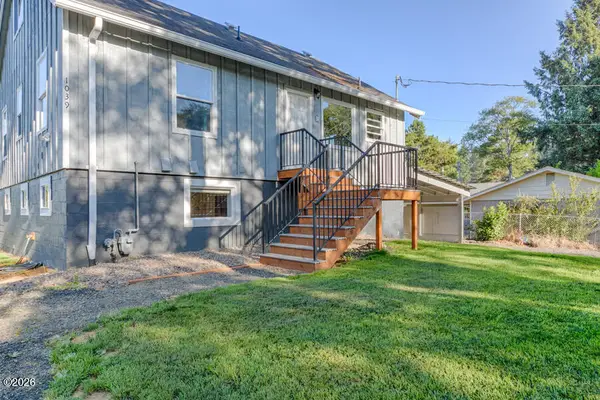 1039 NE Grant, Newport, OR 97365