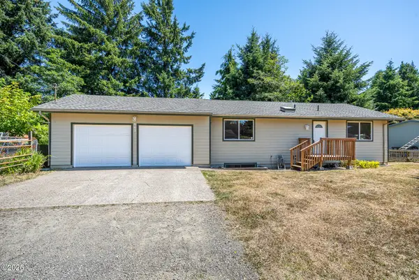 865 S Crestline Dr, Waldport, OR 97394