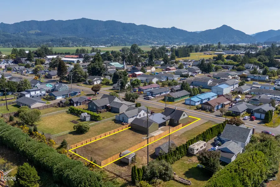 606 Evergreen, Tillamook, OR 97141 - #3
