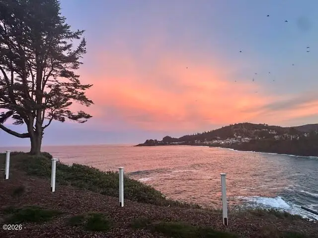 215 SW Cliff, Depoe Bay, OR 97341 - #3