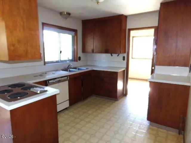 230 NE 10th, Newport, OR 97365 - #3