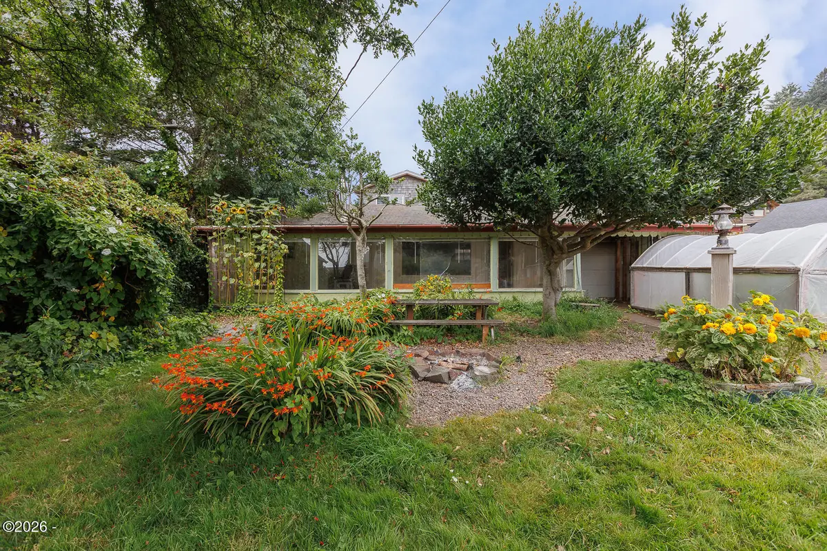 207 W 3rd, Yachats, OR 97498 - #1