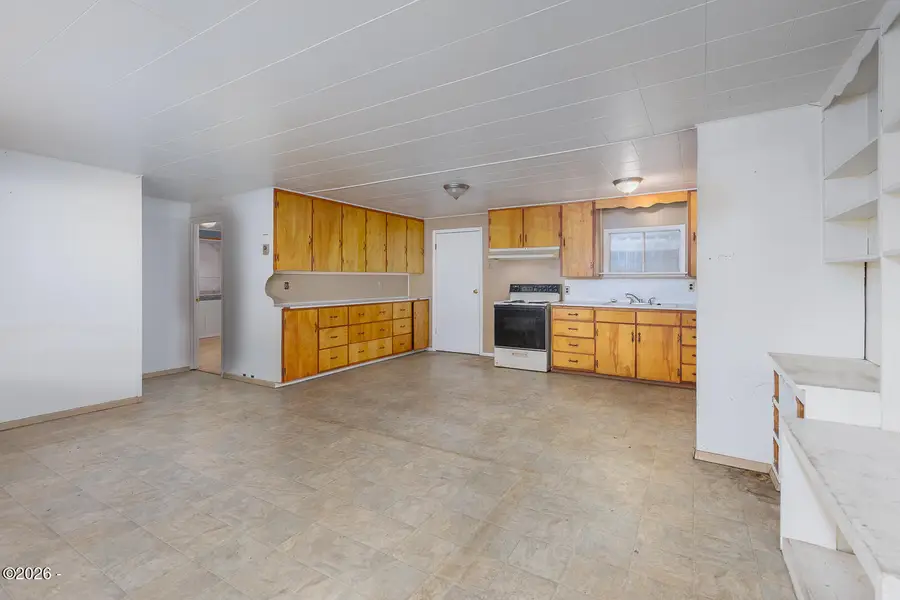207 W 3rd, Yachats, OR 97498 - #3