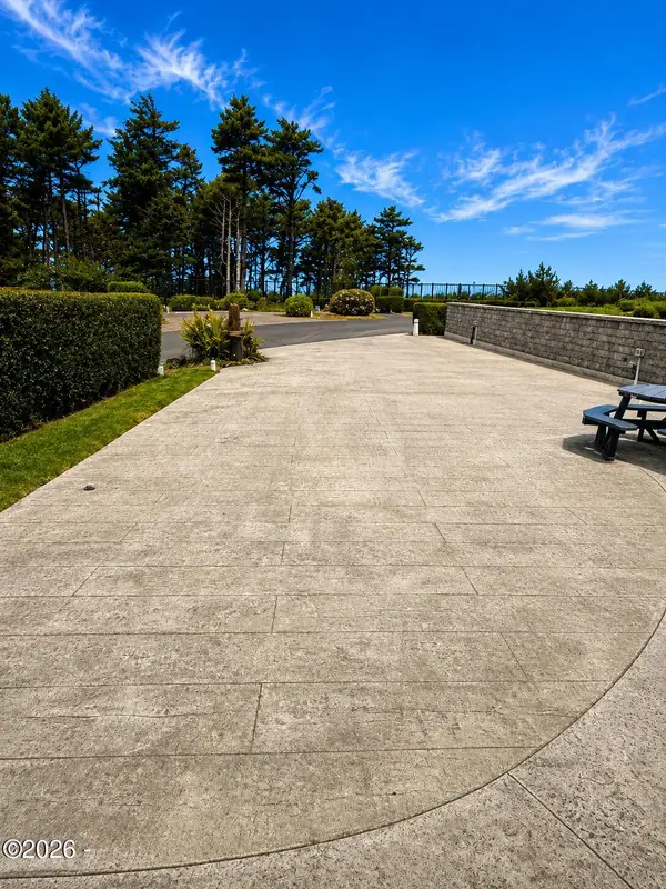 6225 N Coast, Newport, OR 97365