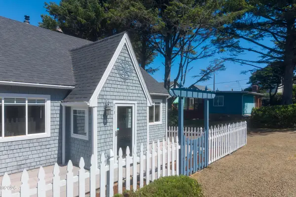873 SW 8th, Lincoln City, OR 97367