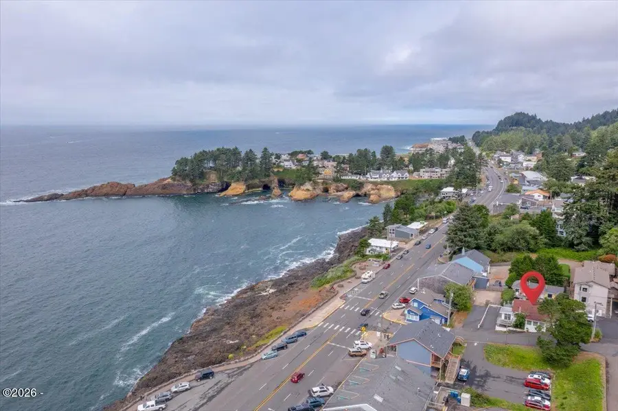 25 NE Clarke St, Depoe Bay, OR 97341 - #3