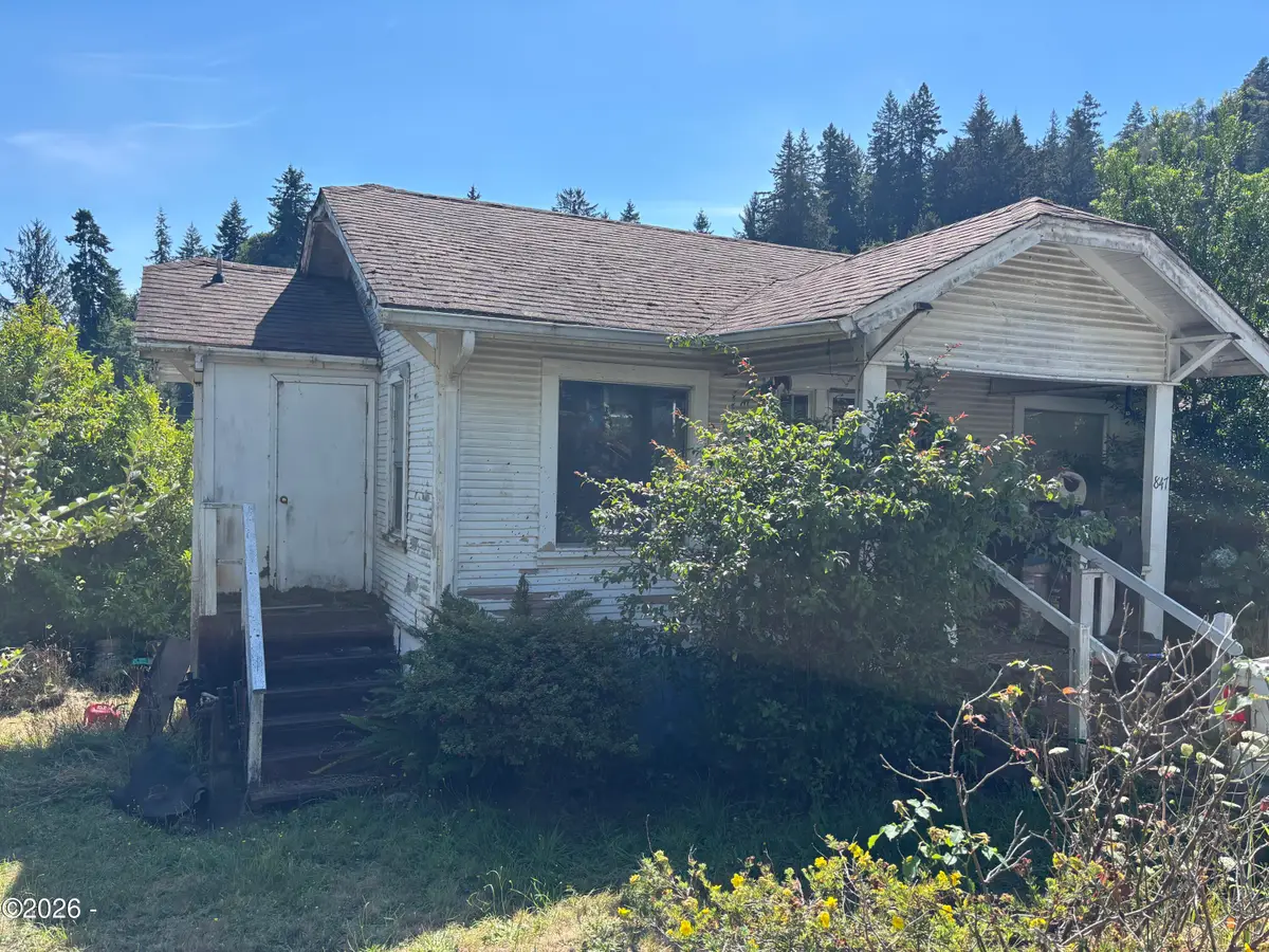 847 NW 5th, Toledo, OR 97391 - #1
