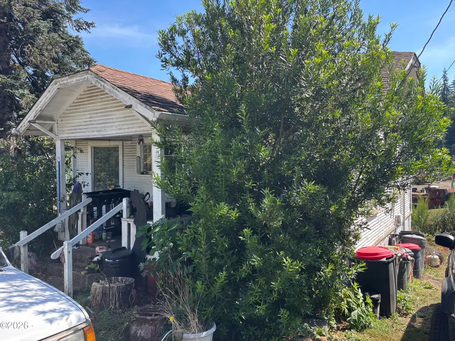 847 NW 5th, Toledo, OR 97391 - #2