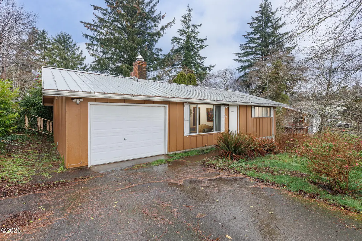 906/916 NE Douglas, Newport, OR 97365 - Image #1