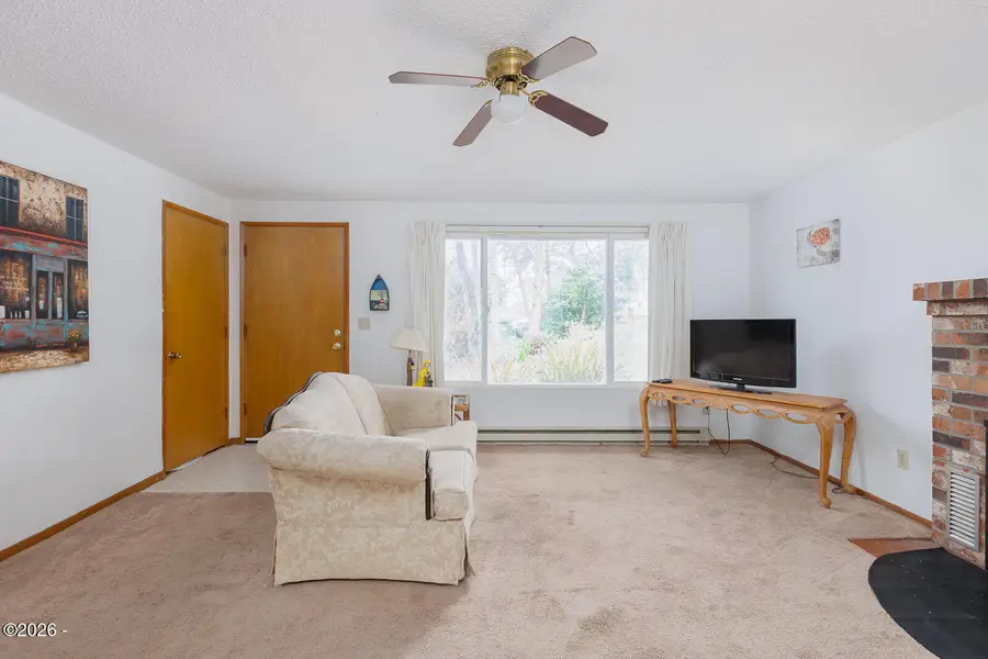 906/916 NE Douglas, Newport, OR 97365 - Image #3