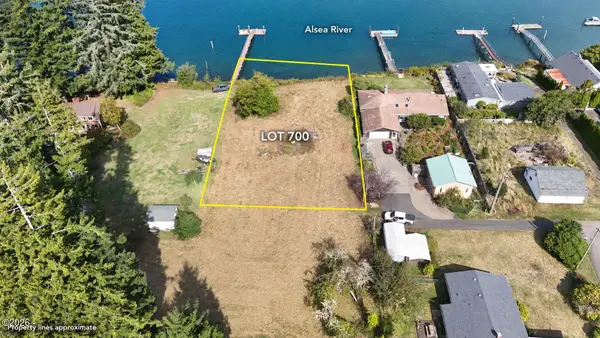 403 SE Moffitt, Waldport, OR 97394