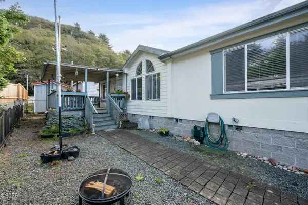 516 S Dolphin, Rockaway Beach, OR 97136