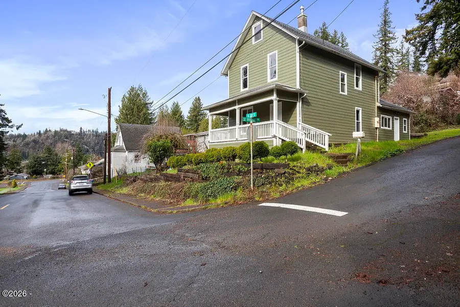 492 SE 3rd, Toledo, OR 97391 - #3