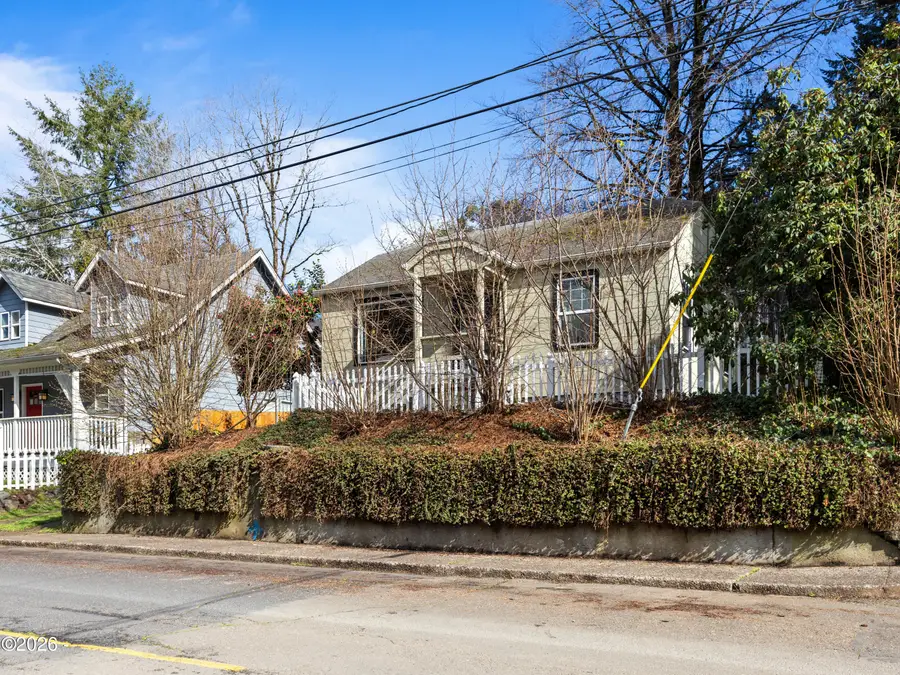 560 SE Douglas, Toledo, OR 97391 - #2