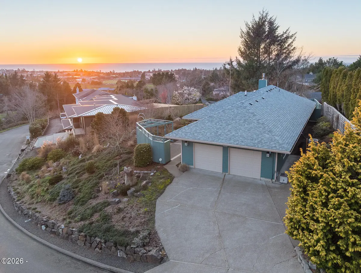 1035 NE 7th, Newport, OR 97365 - #1