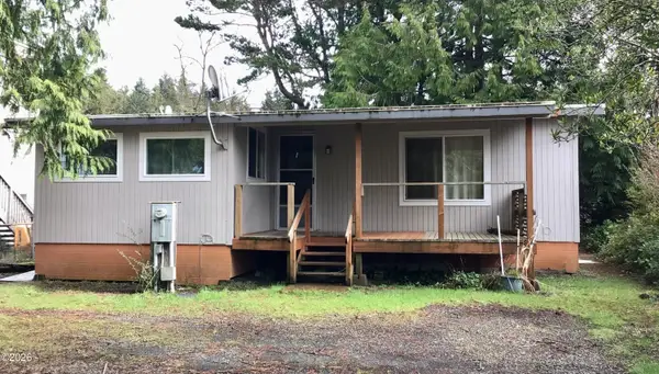 220 SE Hazelton Pl, Depoe Bay, OR 97341