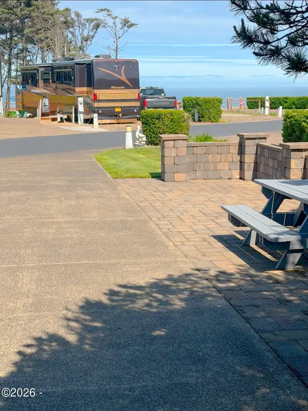 6225 N Coast, Newport, OR 97365