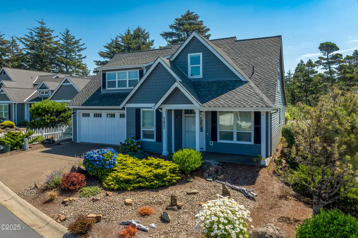 5635 SW Arbor, Newport, OR 97366 - Image #1