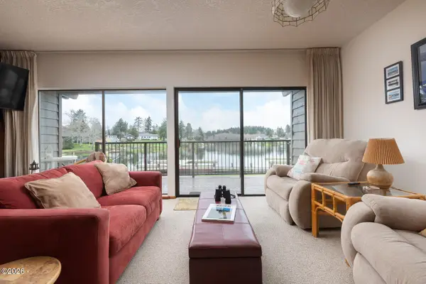 3500 NE West Devils Lake Rd #2, Lincoln City, OR 97367