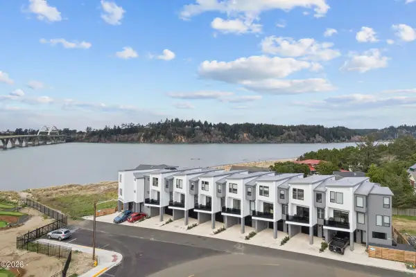 280 Huckleberry, Waldport, OR 97394