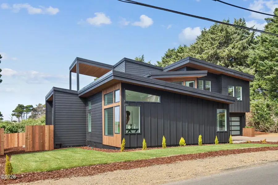1735 NW 39th, Lincoln City, OR 97367 - #2