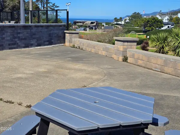 6225 N Coast, Newport, OR 97365