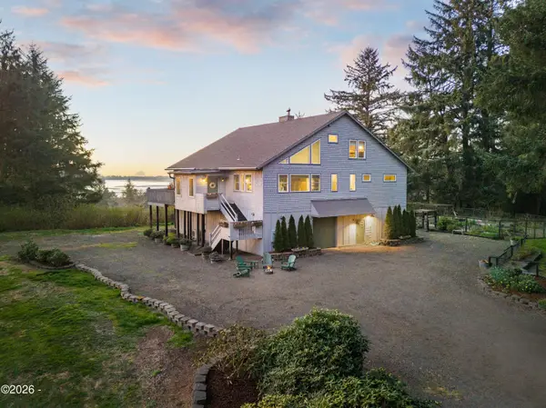 40195 Little Nestucca River, Cloverdale, OR 97112