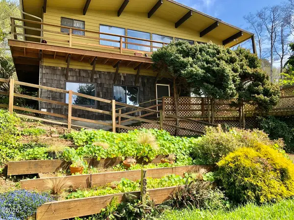 788 King St, Yachats, OR 97498