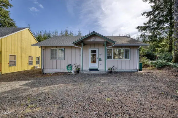 142 S Quadrant, Rockaway Beach, OR 97136