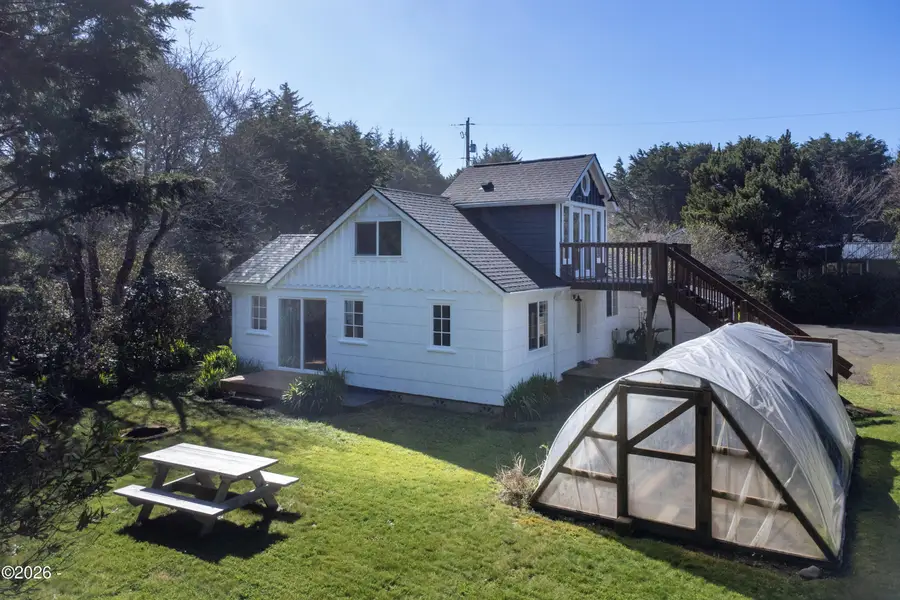 43 NW Knoxville, Yachats, OR 97498 - #3