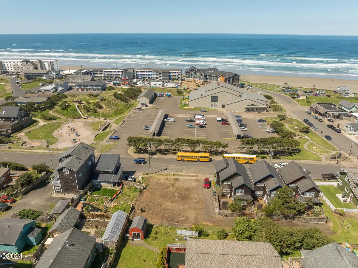 47 SW Coast, Newport, OR 97365 - Image #1