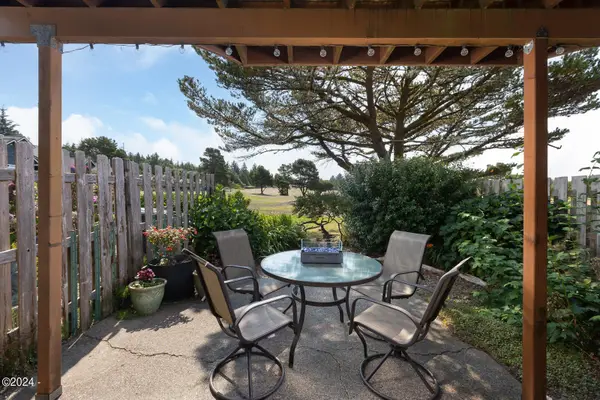 125 SW Range, Waldport, OR 97394