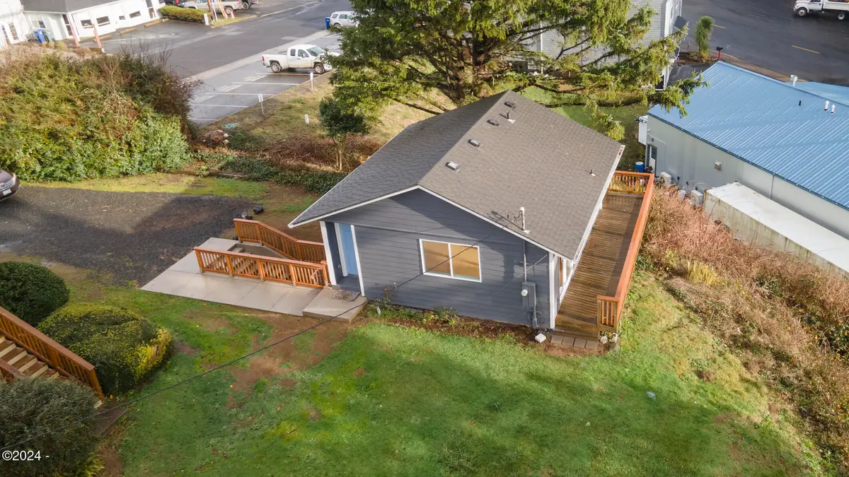 449 SW 10th, Newport, OR 97365 - Image #1