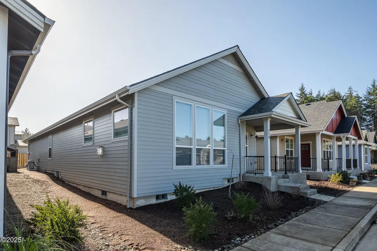 714 SE 44th, South Beach, OR 97366 - Image #1